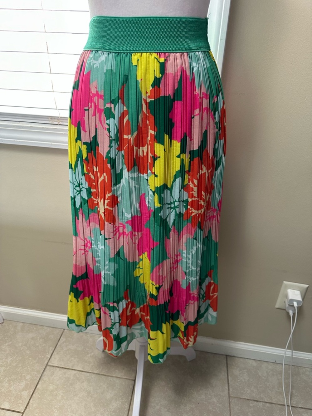 Metro Wear Green Floral Pleated Maxi Skirt